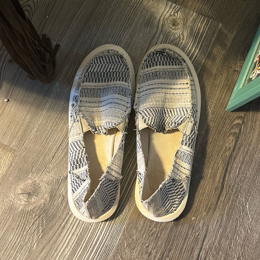 Women’s sanuks
